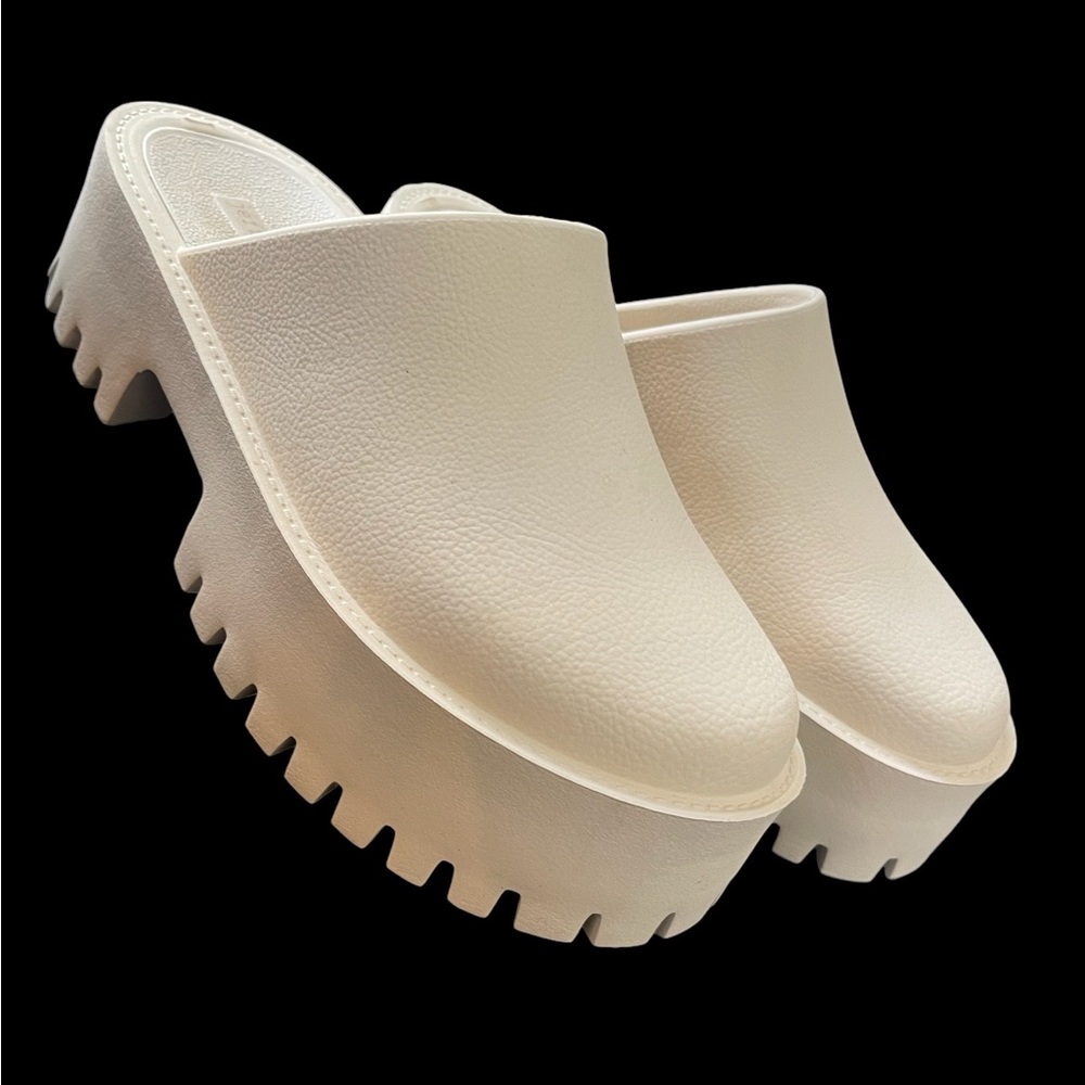 Jeffery Campbell Bae Platform Clogs | 7 | Cream